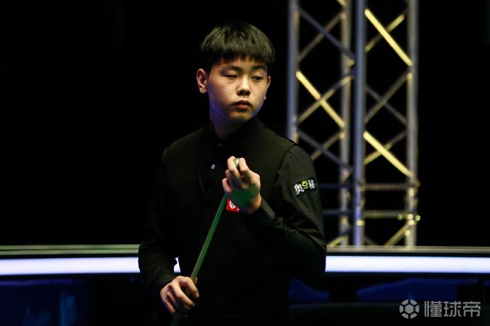 了自己的角 了自己的角