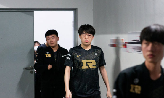 通过对比其 通过对比其