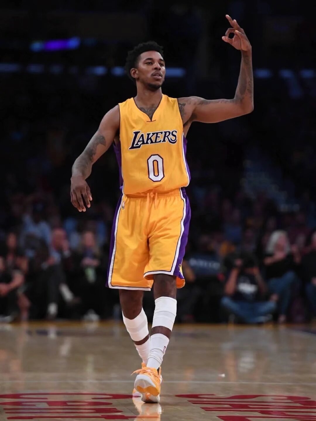 比分被咬至 比分被咬至