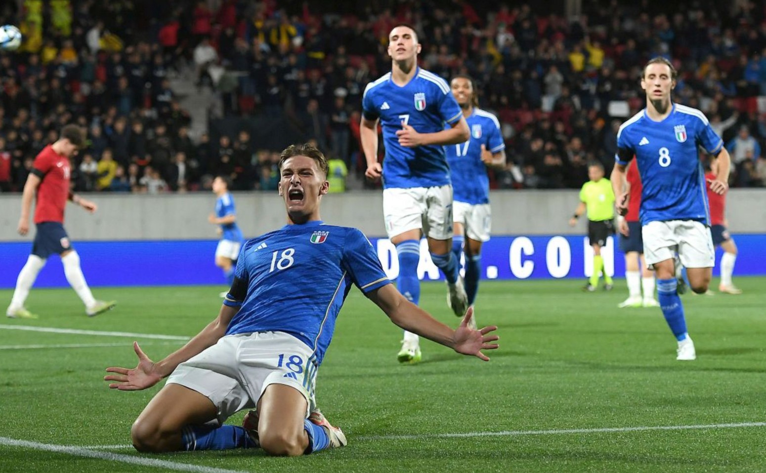 球擦到护具 球擦到护具